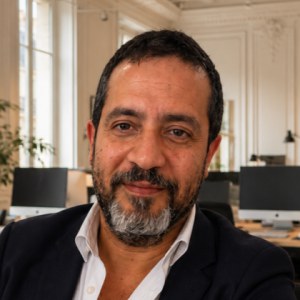 Tewfiq Ferahi, formateur en intelligence artificielle générative et design produit chez ZePartner